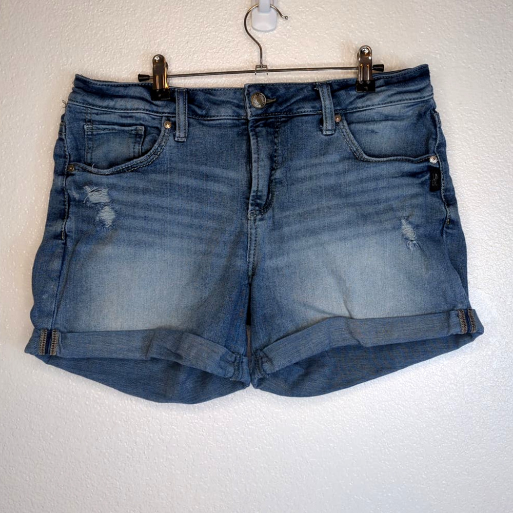 Silver Jeans Co. Distressed Boyfriend short  light wash size 31